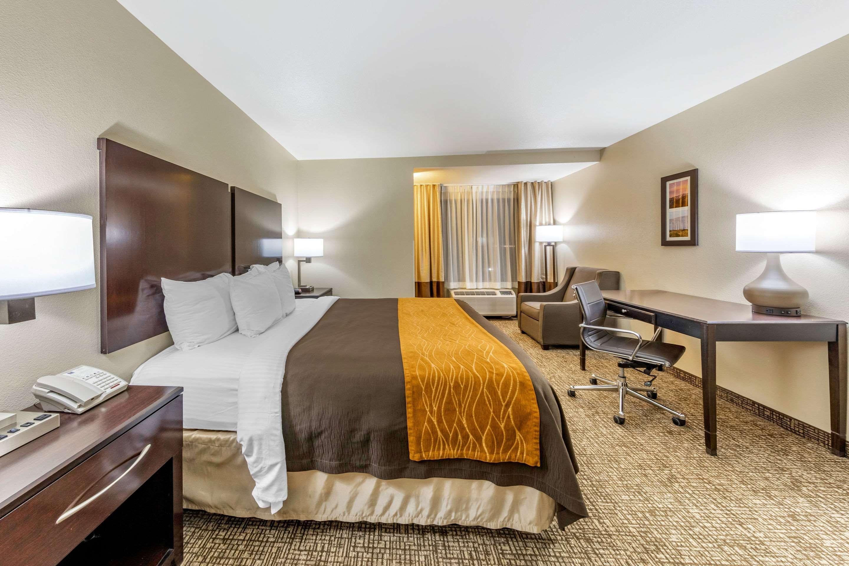 Comfort & Hotel Colton