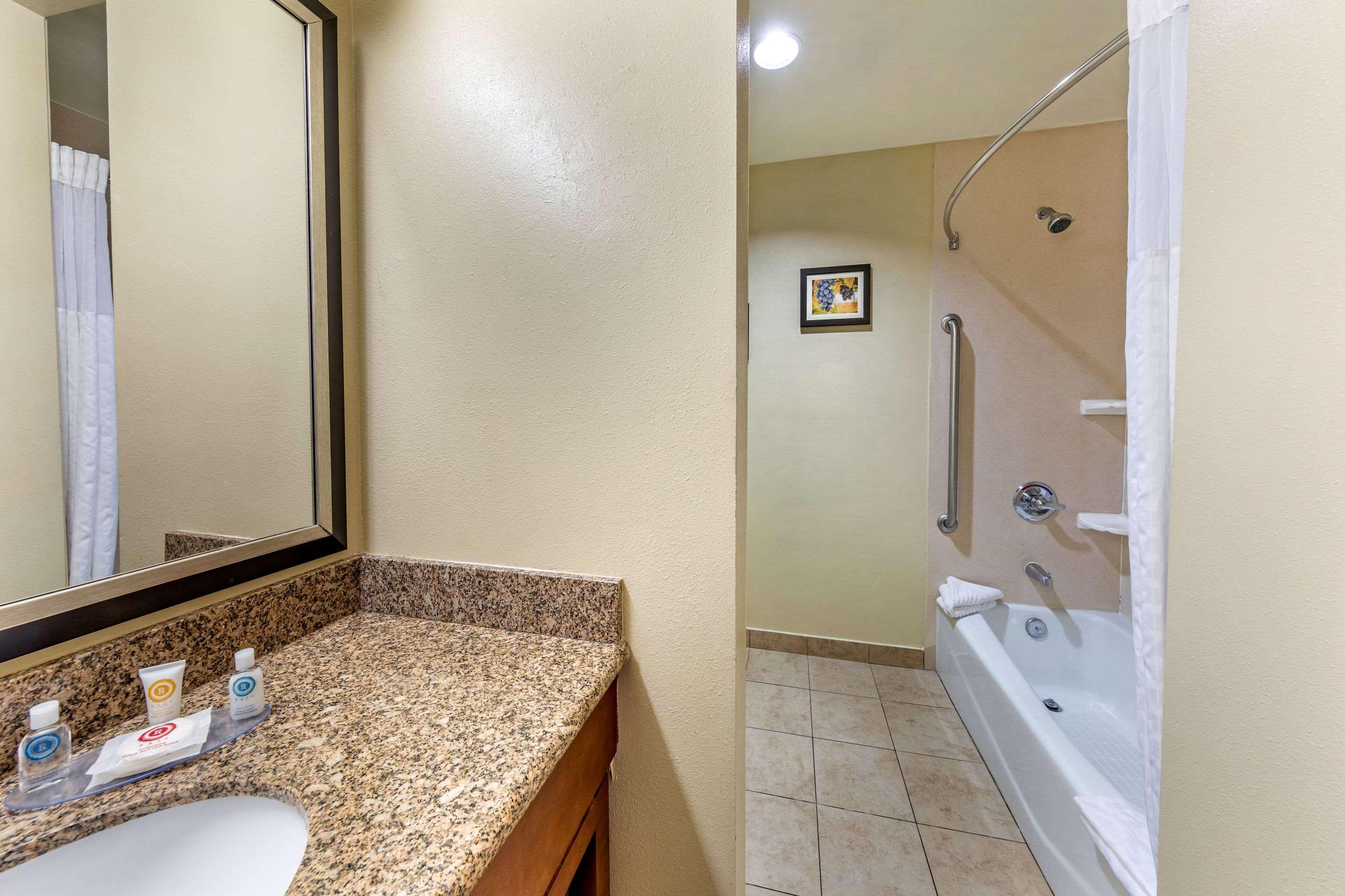Hotel Comfort & 3*